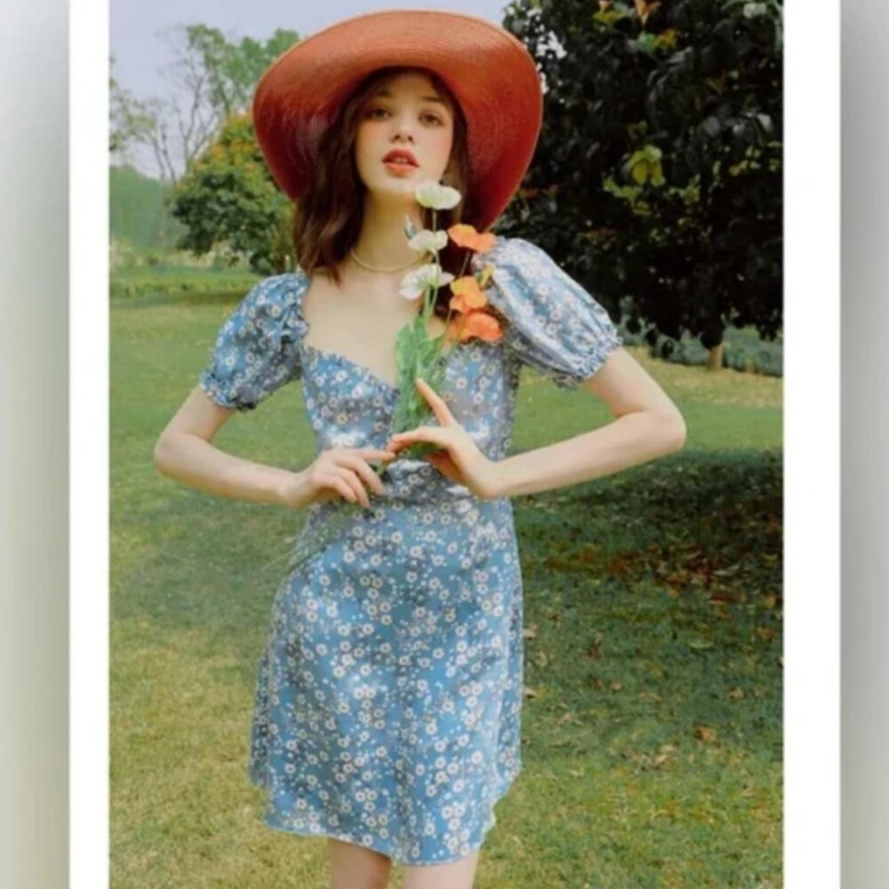 LAST DAY -- Petite Studio NYC Maisie Dress in Blue Floral